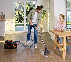 An den Weihnachtsfeiertagen dreht sich alles ums Feiern und Genießen – doch führt das Vergnügen hin und wieder zu fleckigen Missgeschicken im Wohnbereich...