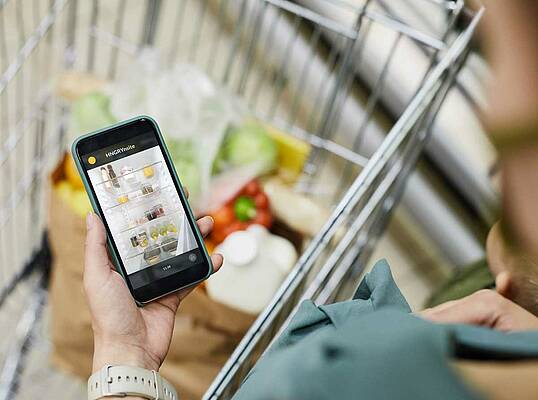 Die Einkaufs- und Vorrats-App HNGRY sorgt in Kombination mit der Kühlschrank-Kamera „HNGRYnsite powered by Liebherr“ für nachhaltiges Einkaufs- und Vorratsmanagement von Lebensmitteln