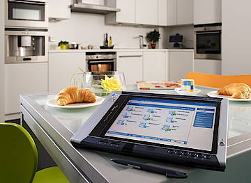 Auf dem PC, Tablet PC oder PDA sind alle vernetzten Hausgeräte übersichtlich abgebildet und mit allen notwendigen Informationen versehen
