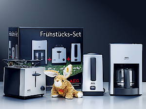 Das Set, das ab März im Handel erhältlich sein wird, beinhaltet Kaffeemaschine, Wasserkocher, Toaster und Hase<br>(Fotos: AEG-Electrolux)