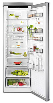 Mit praktischen Kühltipps bleiben Lebensmittel länger frisch und der Energieverbrauch lässt sich in Grenzen halten (Fotos: Miele, AEG)