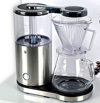 Filterkaffee erlebt aktuell ein Comeback und lässt sich mit den WMF AromaMaster Filterkaffeemaschinen genussvoll zubereiten
