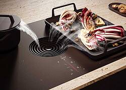 Frische Luft dank einer optimalen Abzugsleistung und maximalen Geruchsfilterung, selbst bei geruchsintensiven Lebensmitteln wie Fisch. Das 2in1-Modell kombiniert Zonen- und Flächeninduktion und bietet u. a. Assist-Funktionen