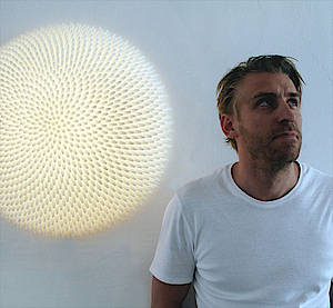 Die Design-Lampe von Janne Kyttänen besteht aus kleinsten Strukturen. (Fotos: Freedom of Creation)