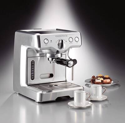 Macht aus Kaffepulver oder Kaffeepads feinen Espresso (Fotos: Gastroback)