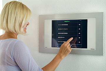 Intelligente Gebäudetechnik hilft beim Energie sparen und bieten hohen Komfort (Bild: www.gira.de)