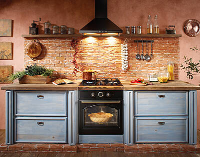 Mit Details im charmanten Antik-Look präsentiert sich die neue Küchenlinie Gorenje Classico Collection