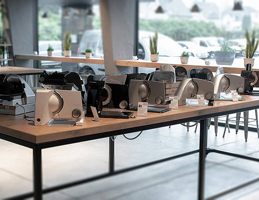 Das Graef Markenzentrum präsentiert den Besuchern die neuesten Küchengeräte und serviert ihnen im angeschlossenen Restaurant und Café auch gleich die Leckereien, die sich damit zubereiten lassen