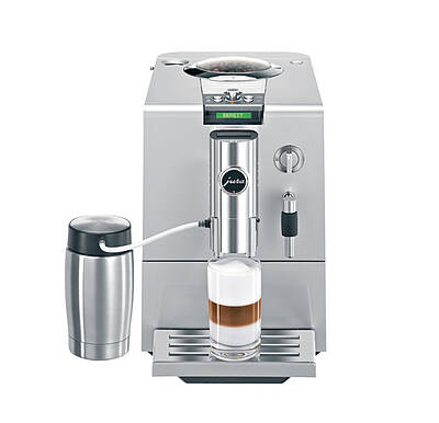 Front in Silbermetallic: der neue Kaffeevollautomat Ena 9 One Touch (Fotos: Jura)