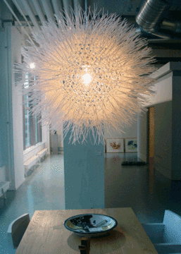 Federleicht, und zart: Designlampe Dandelion (Fotos: Oooms)