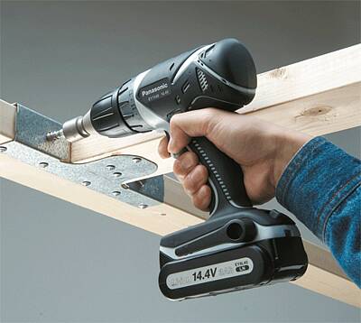 Kann Holz und Stahl bohren (Fotos: Panasonic)