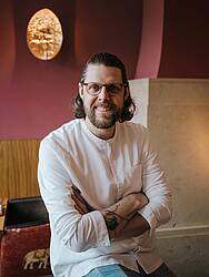 Philip Vogel im Orania.Berlin (Bild: Mario Heller)