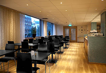Besonders für große, öffentlich zugängliche Gebäude wie Hotels und Gastronomie entwickelt: Master LED. (Fotos: Philips)
