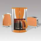 Wasserkocher, digitale oder analoge Kaffeemaschine und Toaster in Hot Orange (Fotos: Russell Hobbs)