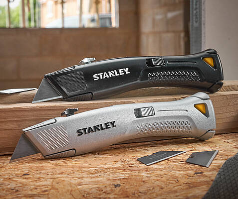 Das robuste STANLEY Universalmesser mit einziehbarer Klinge und magnetischer Halterung für bis zu 10 Klingen wurde für anspruchsvolle Schneidarbeiten entwickelt