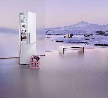 Die Bottom-Freezer-Kühlschränke mit neuem LED-Beleuchtungskonzept. (Fotos: Siemens)