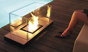 Mit 99 x 40 x 46 Zentimetern ist Uni Flame flexibel genug für Terrasse, Garten oder Wohnzimmer (Fotos: Radius Design)