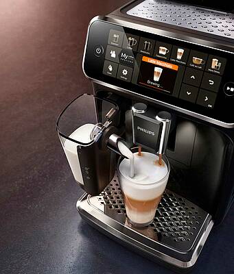 Maximale Kaffeevielfalt mit der Philips 5400 Serie mit LatteGo Milchschaumsystem