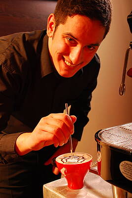 Verantwortlich für kreative Kaffeespezialitäten: Cem Özkan, Top-Barista (Fotos: Severin)